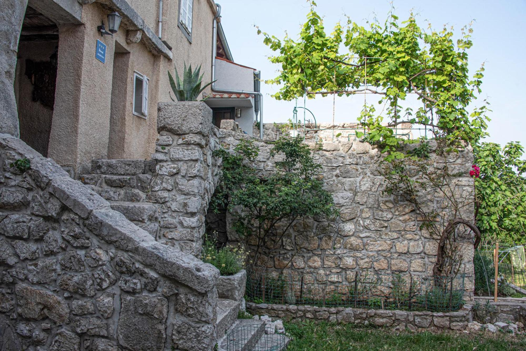 Apartman Nives Lubenice Exterior photo